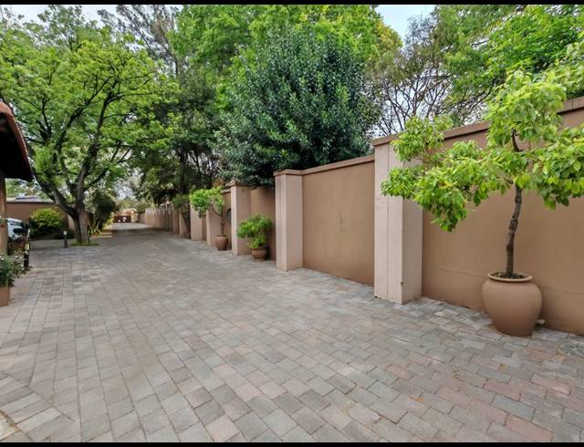 3 BEDROOM TOWNHOUSE FOR SALE IN THREE RIVERS PROPER